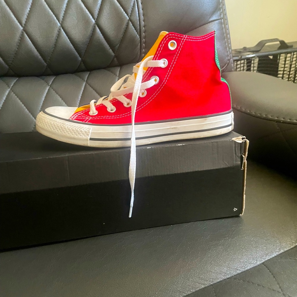 Converse - Picture 1 of 3